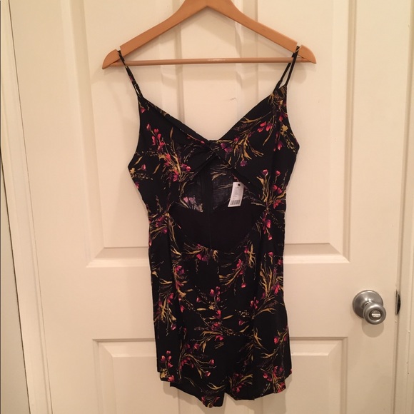 NWT! Urban Outfitters Front Cutout Floral Romper! - Picture 4 of 8